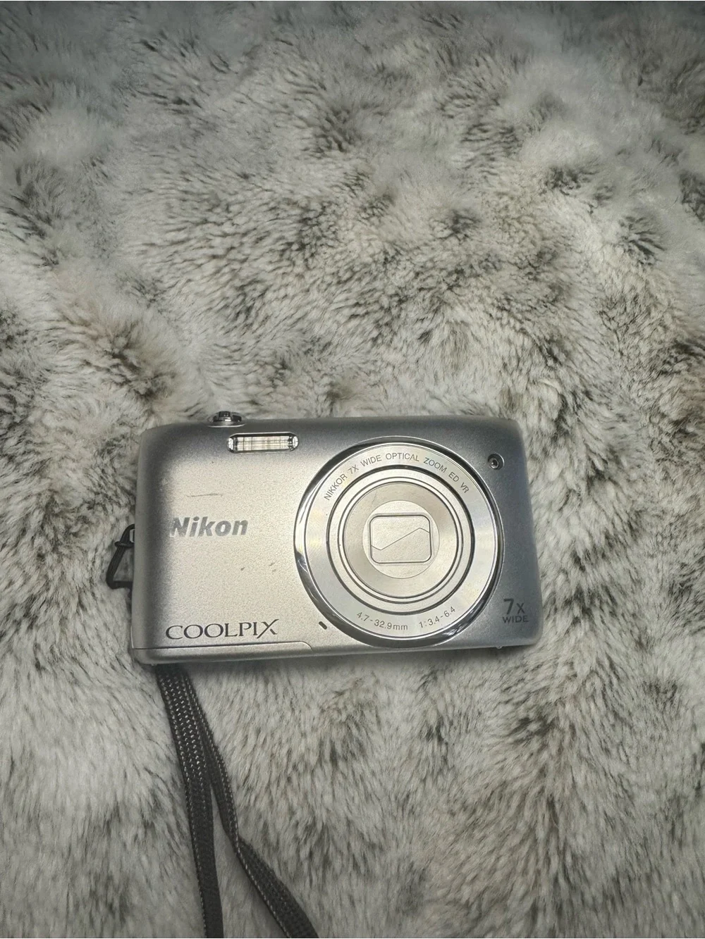 Nikon Coolpix S3500 Digital Camera Silver